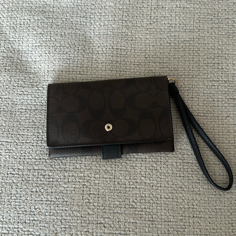 Wristlet with 5 card slot phone pocket and change zipper on back